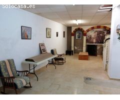 LOCAL COMERCIAL EN EL CENTRO DE LA LOCALIDAD!