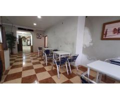LOCAL COMERCIAL EN EL CENTRO DE LA LOCALIDAD!