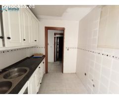 Bajo con 2 habitaciones,1 baño y patio con jardín