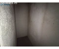 Bajo con 2 habitaciones,1 baño y patio con jardín