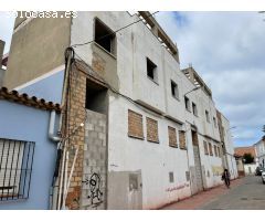 Edificio en construcción. 7 viviendas tipo duplex y 8 garajes