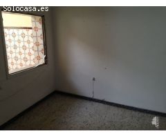 Casa adosada de cinco dormitorios y dos baños