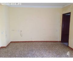 Casa adosada de cinco dormitorios y dos baños