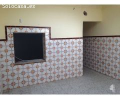 Casa adosada de cinco dormitorios y dos baños
