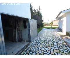 FINCA DE 4.400m2 (Consta: CHALET + CHALET Y PISCINA + PARCELA )