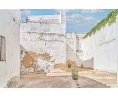 Casa de tres dormitorios a reformar en el centro de Jerez de la Frontera