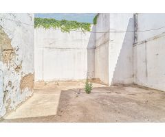 Casa de tres dormitorios a reformar en el centro de Jerez de la Frontera