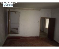 Espaciosa vivienda para reforma en Martos