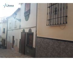 CASA ADOSADA EN BAENA.