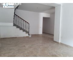 CASA EN VENTA EN PEDRO ABAD !!....