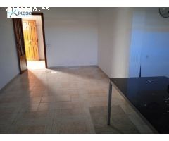 PISO EN BARRIADA LAS ERILLAS DE SANTA ANA.JUNTO A MERCADONA!!.