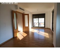 AMPLIA VIVIENDA EN VENTA EN CAMAS, POBLADORES!!