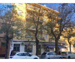 PISO DE TRES DORMITORIOS EN AV DE MIRAFLORES