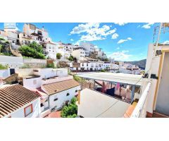 ¿Te gustaría disfrutar de una terraza con buenas vistas a un castillo?