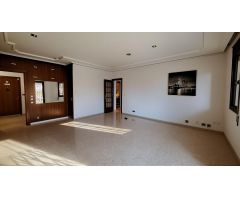 Piso de VPO precio libre. Vivienda de 3 Habitaciones a reformar y plaza de parquing opcional.