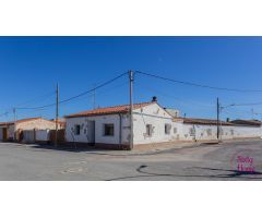 Casa de tres dormitorios en Orillena