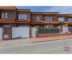Vivienda adosada en la exclusiva urbanización Britania