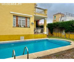 VIVIENDA PAREADA CON PISCINA EN UNA ZONA INMEJORABLE.