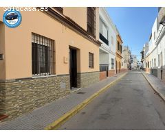 Bajo con Amplia Terraza y Múltiples Posibilidades en Chipiona