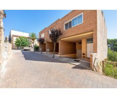 Chalet adosado en venta en calle Raval