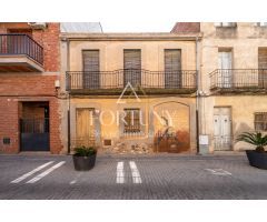 Se vende casa para reformar en Carrer Major de La Pobla de Mafumet.