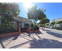 Casa en Estepona Centro con Dos Viviendas y Parcela Privada