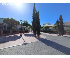 Casa en Estepona Centro con Dos Viviendas y Parcela Privada