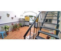 Casa en Estepona Centro con Dos Viviendas y Parcela Privada