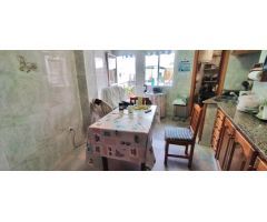 Casa en Estepona Centro con Dos Viviendas y Parcela Privada