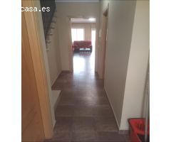 Adosada de 3 Dormitorios con Piscina en Urbanización Exclusiva
