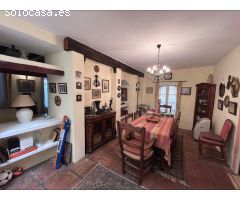 Casa de Pueblo en Estepona – 4 Dormitorios a Solo 5 Minutos de la Playa.