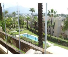 Apartamento con vistas al mar y orientación sur en excelente estado.