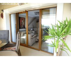 Apartamento con vistas al mar y orientación sur en excelente estado.