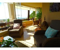 Apartamento con vistas al mar y orientación sur en excelente estado.