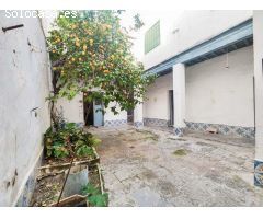 SE VENDE CASA ESTILO ANDALUZ, IDEAL PARA HACER VARIOS APARTAMENTOS