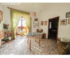 SE VENDE CASA ESTILO ANDALUZ, IDEAL PARA HACER VARIOS APARTAMENTOS
