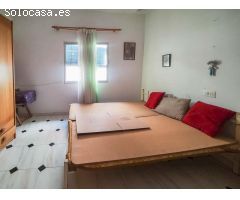 SE VENDE CASA ESTILO ANDALUZ, IDEAL PARA HACER VARIOS APARTAMENTOS