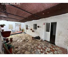 CASA PARA REFORMAR JUNTO AL CENTRO DE SALUD PADRE SALADO