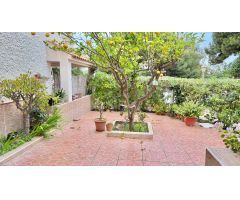 PRECIOSA PLANTA BAJA CON JARDÍN