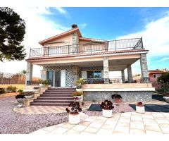 CASA INDEPENDIENTE  EN UNA PARCELA DE 1.704M