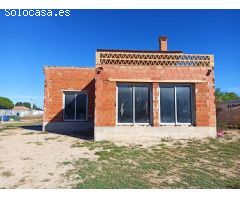 CHALET EN CONSTRUCCIÓN CON SOLAR