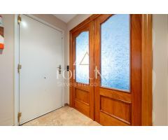 ¡Descubre tu nuevo hogar en esta impresionante casa esquinera pareada!