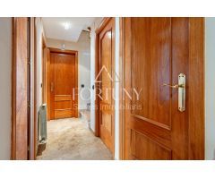 ¡Descubre tu nuevo hogar en esta impresionante casa esquinera pareada!