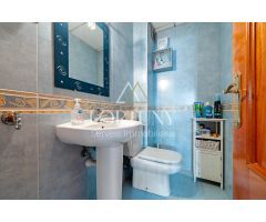 ¡Descubre tu nuevo hogar en esta impresionante casa esquinera pareada!