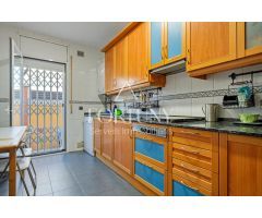 ¡Descubre tu nuevo hogar en esta impresionante casa esquinera pareada!