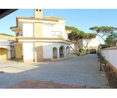 ¡CHALET CON UBICACIÓN PERFECTA EN LA BARROSA A TAN SÓLO METROS DEL MAR!