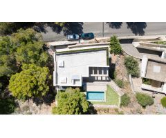 Impresionante Vivienda Unifamiliar con cubierta panorámica y piscina en Atalaya del Port de Sóller