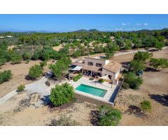 Encantadora vivienda unifamiliar con vistas despejadas a Cabrera y amplias comodidades