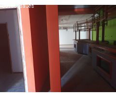 CASA CON LOCAL