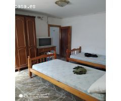 CASA CON PARCELA Y NAVE